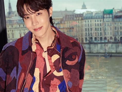 who is the ambassador of louis vuitton